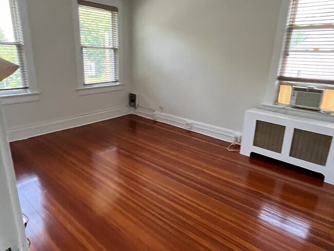 Building Photo - 743 Gramatan Ave