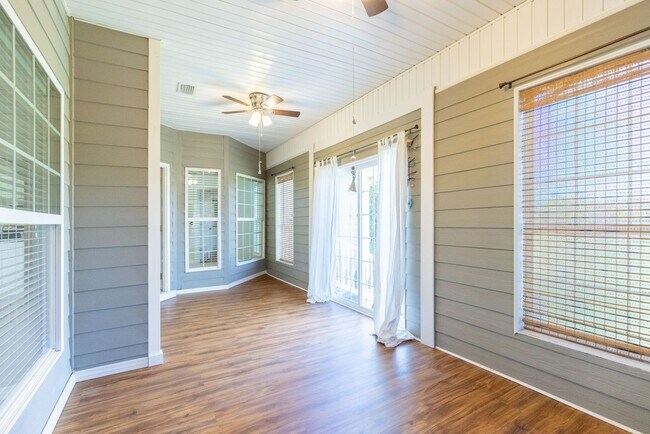 Building Photo - 4004 Grey Oak Dr