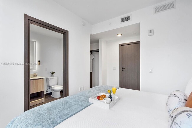 Building Photo - 398 NE 5th St