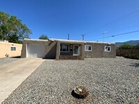 Building Photo - 3 Bedroom Single Story Home Available Near...