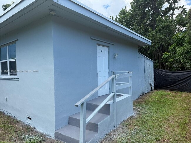 Building Photo - 2813 Dewey St