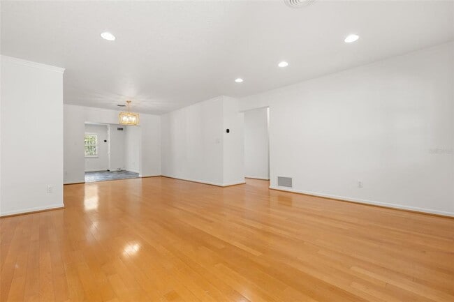 Building Photo - 1711 Chestnut Ave