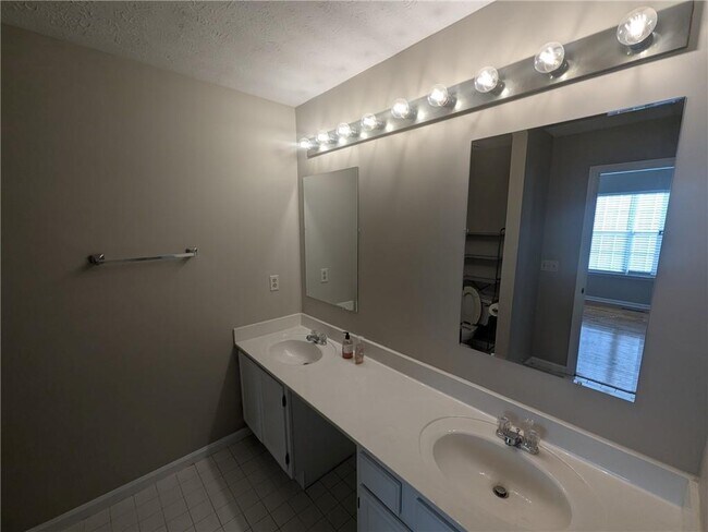 Building Photo - 1995 Holly Cove Rd