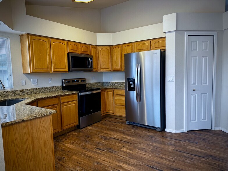 Kitchen - 4540 Bridle Pass Dr