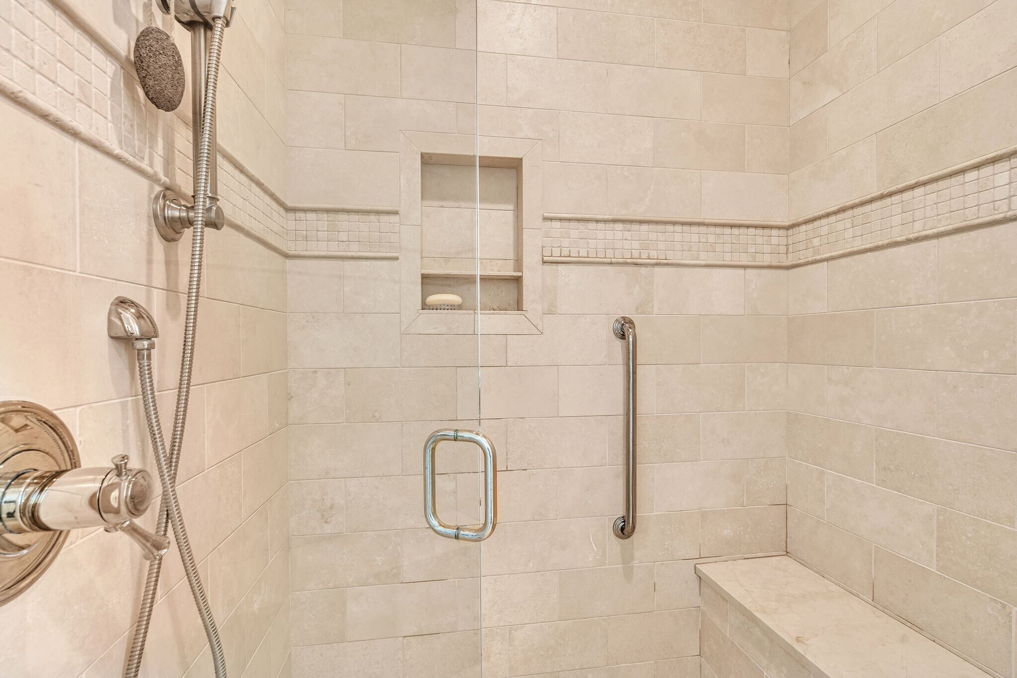 Building Photo - 204 Longwood Ct