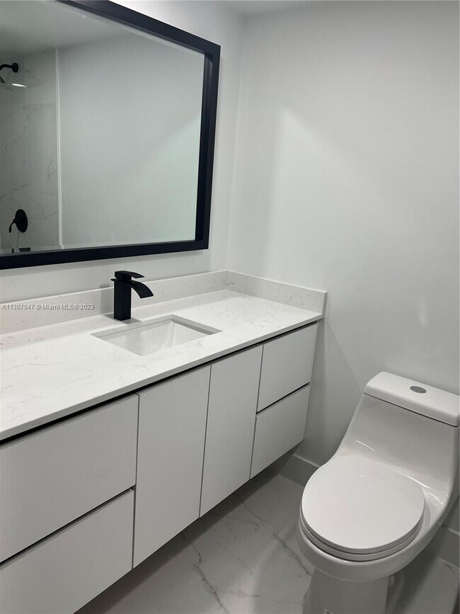 Building Photo - 5900 SW 127th Ave