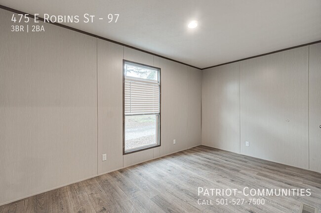 Building Photo - 475 E Robins St