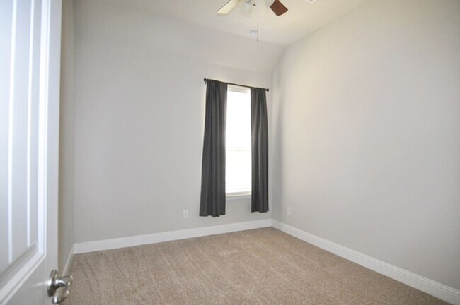 Building Photo - Wonderful 3-2-2 with Study in Northlake, N...