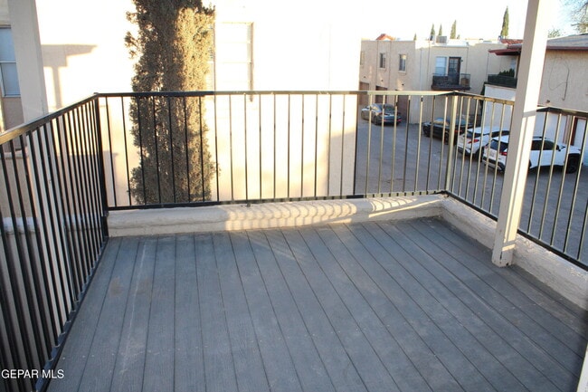 Building Photo - 11100 La Quinta Pl