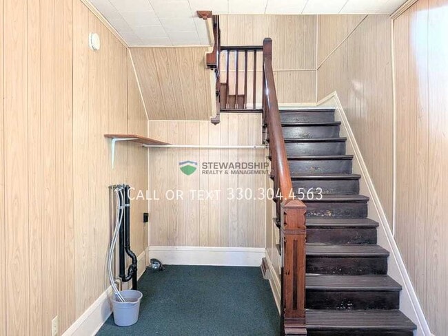 Building Photo - 409 2nd St NE