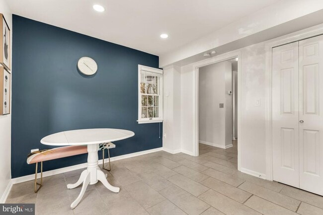 Building Photo - 10855 Lockwood Dr