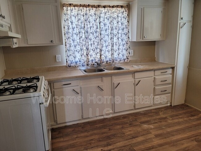 Building Photo - 110 E Prince Rd