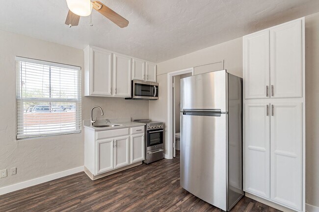 Building Photo - 305-315 N Highland Ave