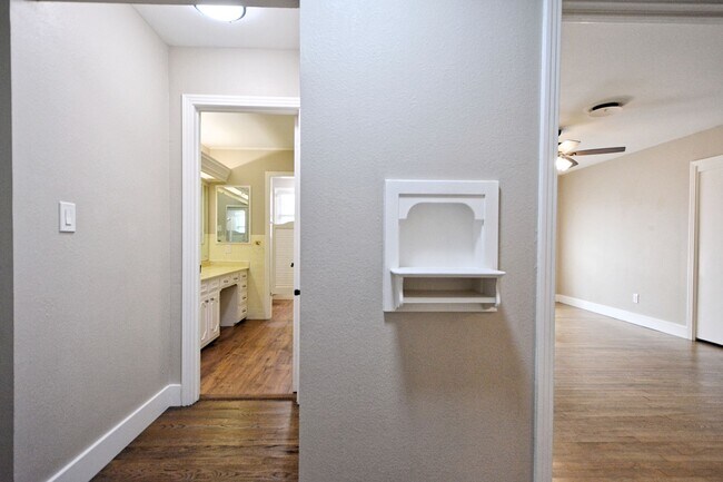 Building Photo - 671 W Merriweather St