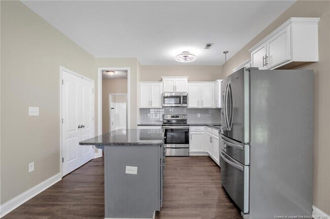 Building Photo - 2779 Rivercliff Rd