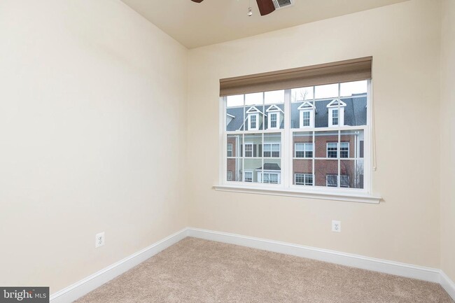 Building Photo - 115 Meridian Ln
