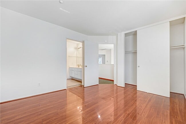 Building Photo - 12328 Edgecliff Ave