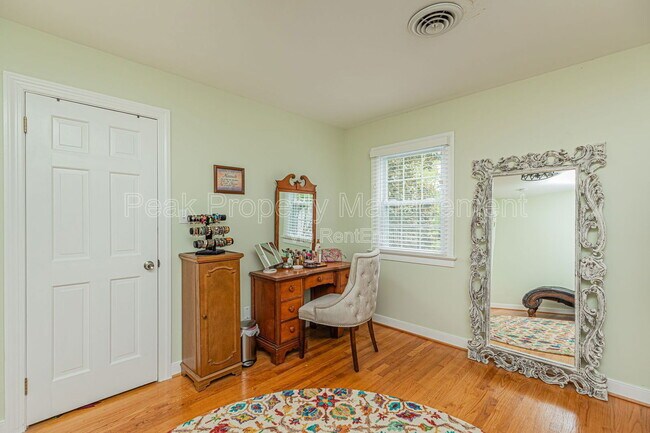 Building Photo - 9133 Robin Ridge Dr