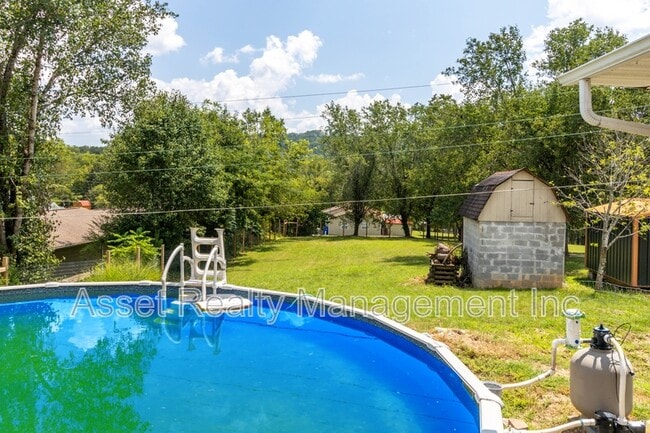 Building Photo - 817 Ridgeview Dr