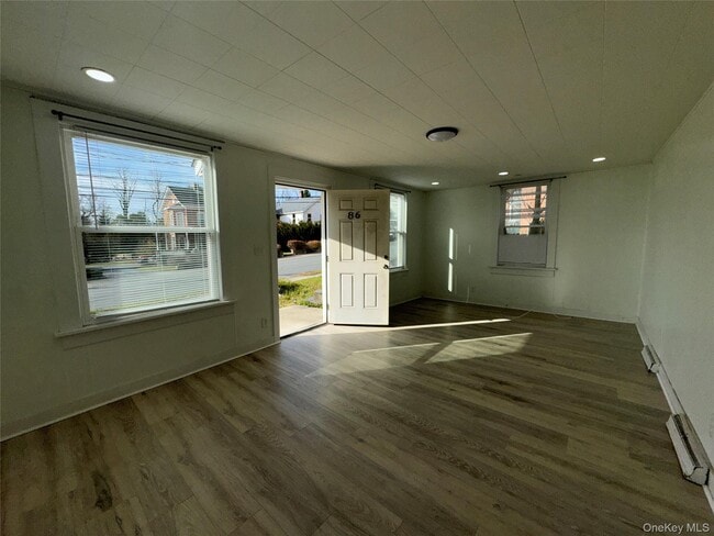 Building Photo - 88 Main St