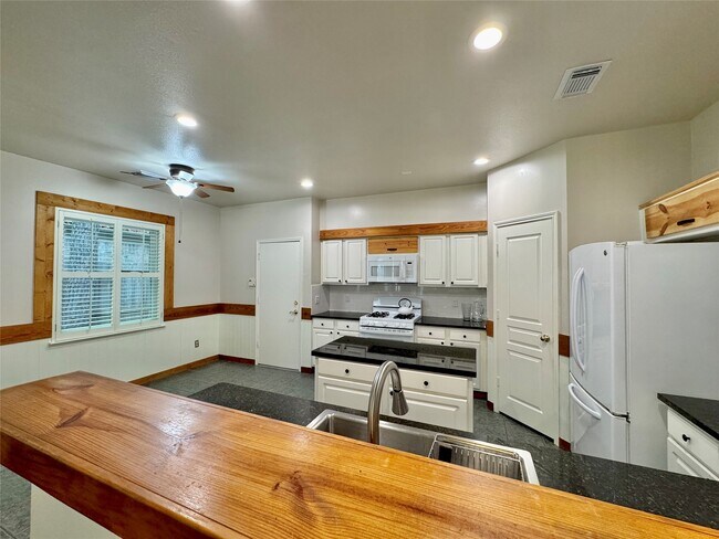 Building Photo - 42 Tranquil Glade Pl