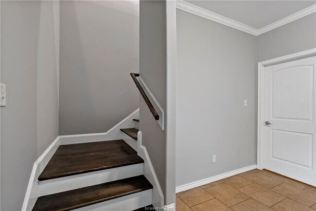 Building Photo - 4336 Nagle St