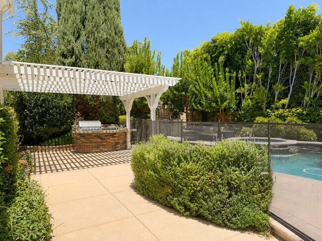 Building Photo - 250 Napa Ct