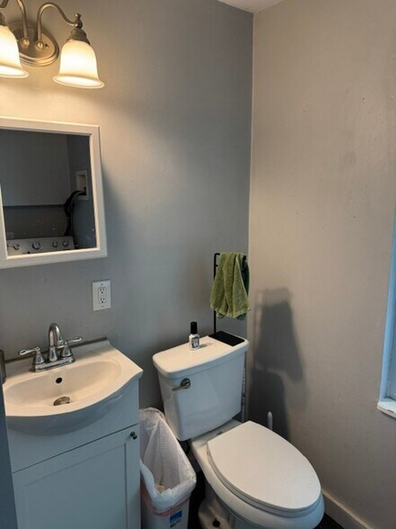 Bathroom - 206 S Walnut St