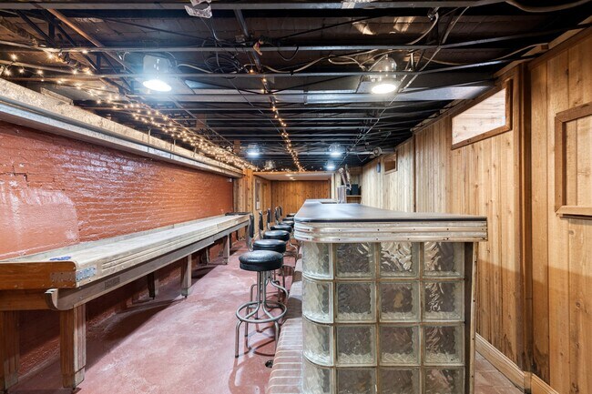 Building Photo - 447 Gittings St