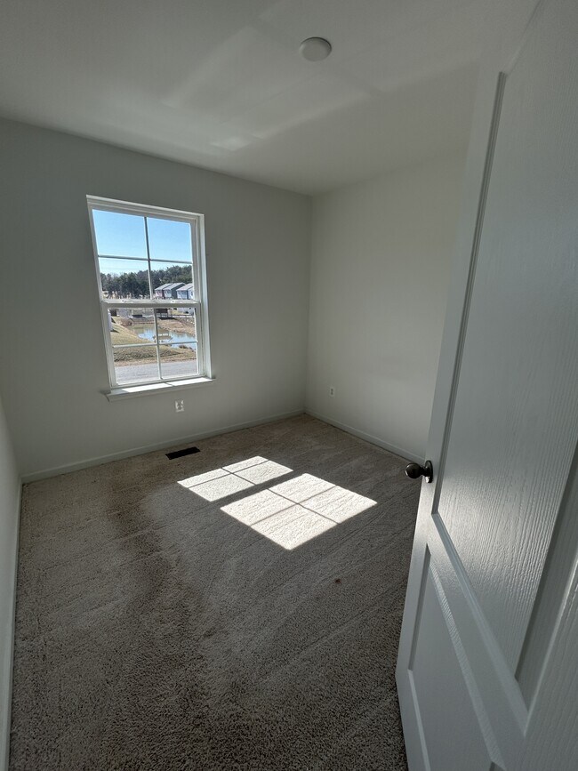 Building Photo - 64 Balsam Ct