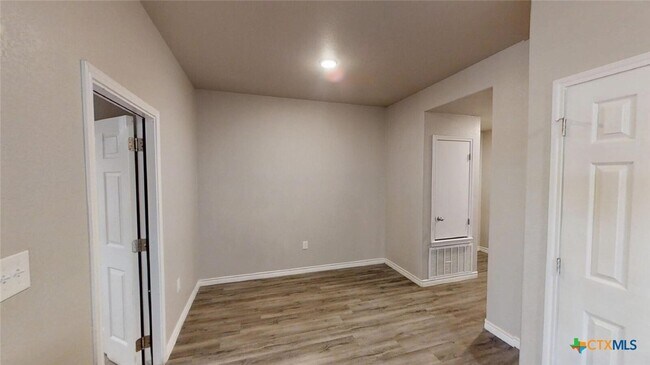 Building Photo - 130 Wind Ridge Dr