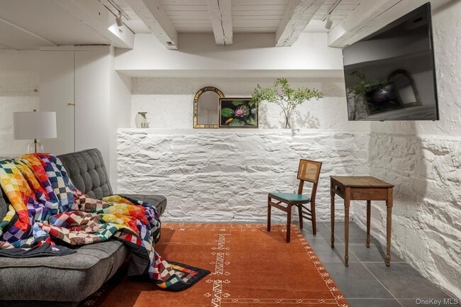 Building Photo - 243 Morton Rd