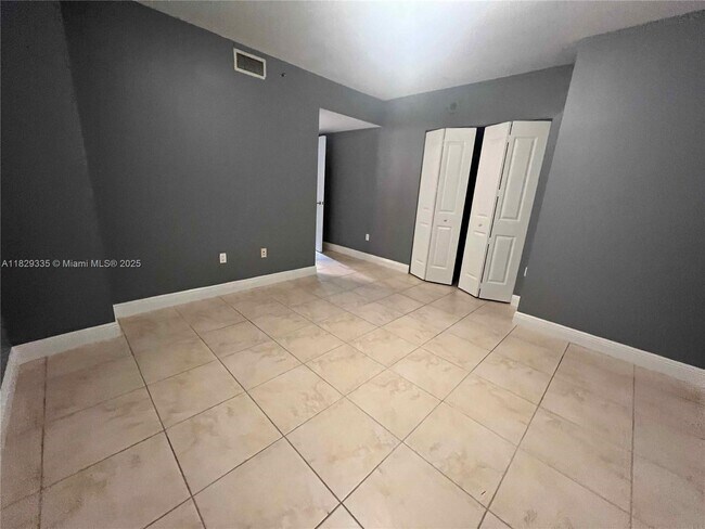 Building Photo - 2641 N Flamingo Rd