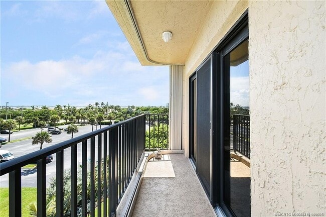 Building Photo - 10200 S Ocean Dr