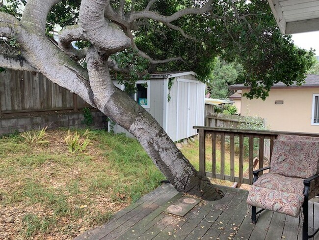 Building Photo - 8th Street (207)