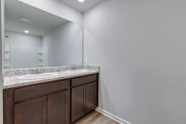 Building Photo - Spacious 5-Bedroom Home in Southgrove – Move-In Ready!