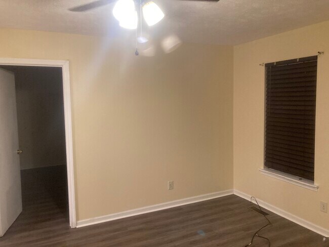 Building Photo - 33 Rushwood Dr