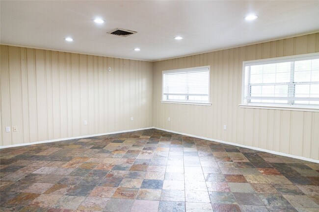 Building Photo - 5564 Aspen St