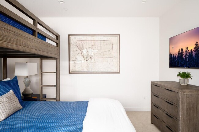 Building Photo - 10 Tree Line Ln