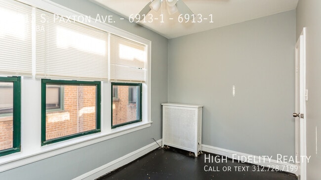 Building Photo - 6913 S Paxton Ave