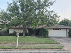 Building Photo - 10909 Hillside Oak Ln
