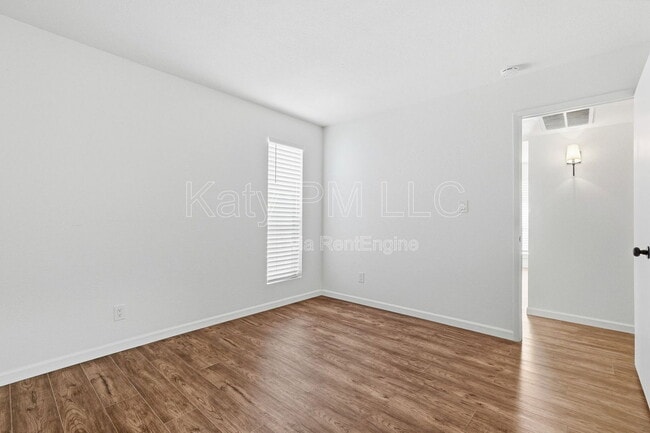 Building Photo - 231 N Robson