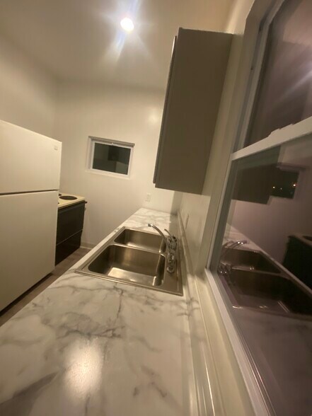 Building Photo - 848 Lovett Pl
