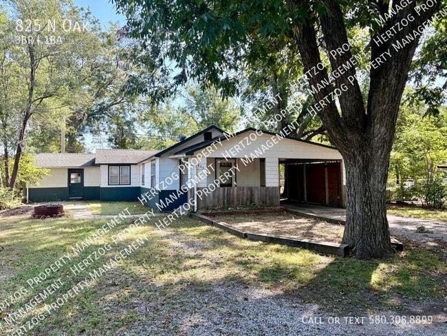 Primary Photo - 825 N Oak-