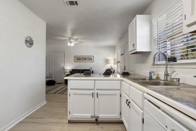 Building Photo - Gulfport Duplex