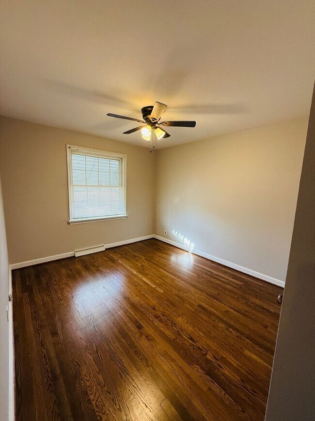 Building Photo - Spacious 3 bedroom home for Rent in Bellefontaine Neighbors