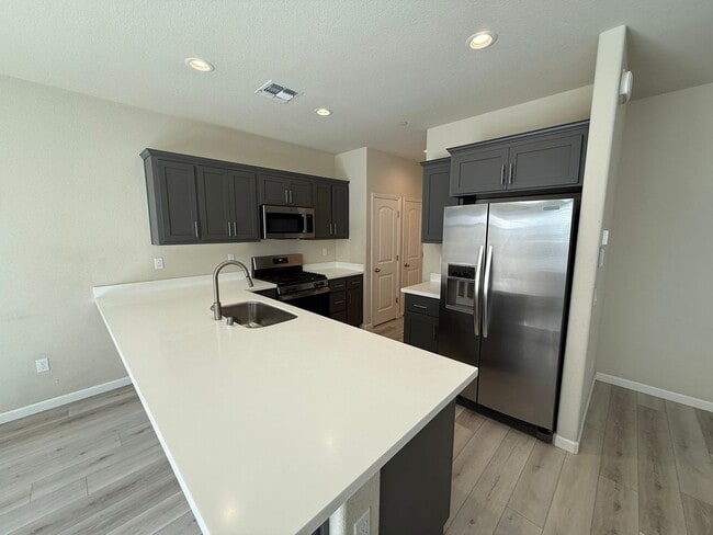 Building Photo - Two story home located in Sylvan School District!