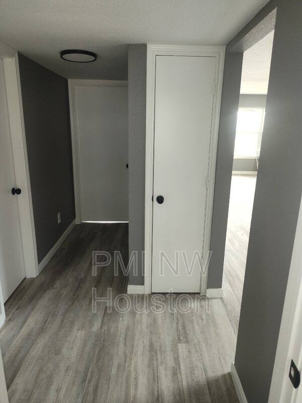 Building Photo - 2687 Gessner Rd