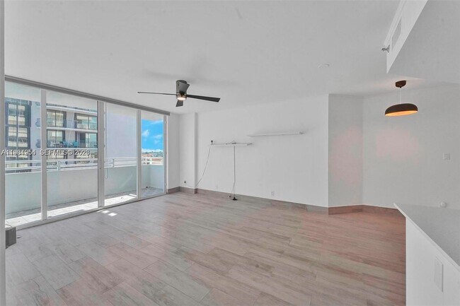 Building Photo - 8911 Collins Ave