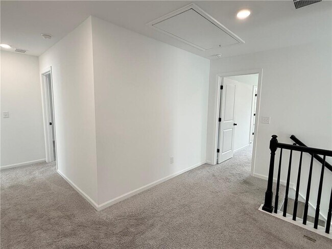 Building Photo - 207 Foxhill Dr